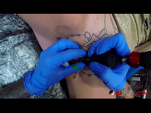❤️ An hottie thar a bheith tattooed Sully Savage fuair tattoo ar a clitoris ❤❌  Porn  uainn ga.8kpornvids.ru ❌️❤